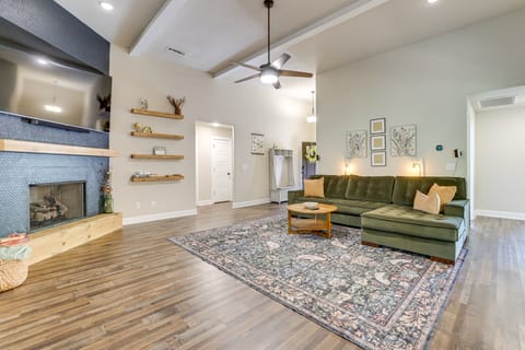 Rider’s Retreat! Modern Home By Bella Vista Trails House in Bella Vista