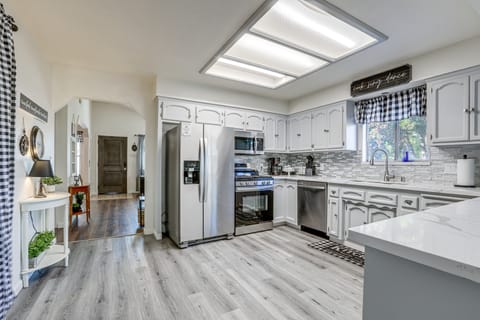 Pet-Friendly Yard! Home 3 Mi to Sky River Casino House in Elk Grove