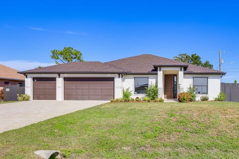 Heated Pool & Outdoor Kitchen: Cape Coral Home House in Cape Coral