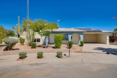 6 Mi to Saguaro Nat’l Park! Family Home w/ Patio House in Casas Adobes