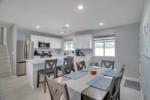 6 Mi to Saguaro Nat’l Park! Family Home w/ Patio House in Casas Adobes