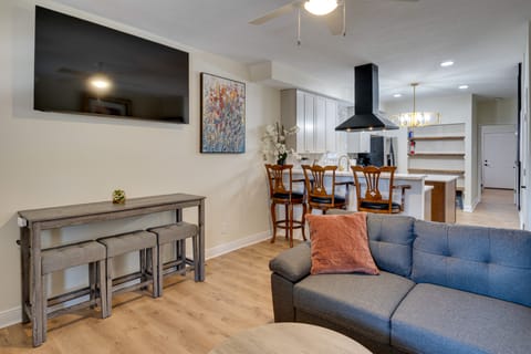 Walk to Fountain Square Arts & Eats: Indy Escape Apartment in Indianapolis