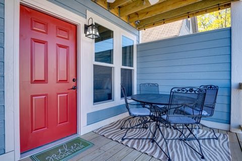 Walk to Fountain Square Arts & Eats: Indy Escape Apartment in Indianapolis