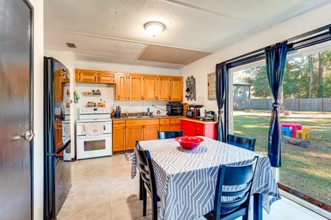 Paddle, Hike & More: Quiet Home in High Springs! House in Florida