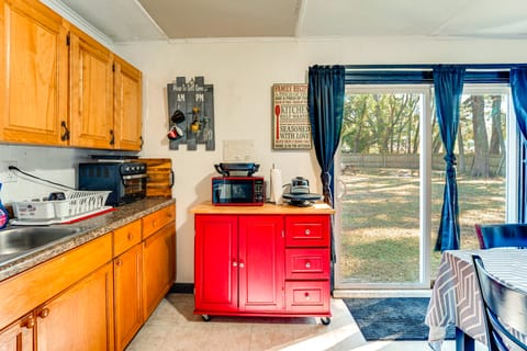 Paddle, Hike & More: Quiet Home in High Springs! House in Florida