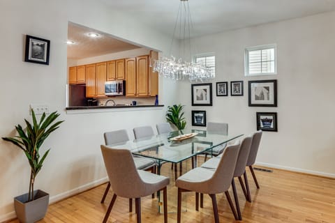 1 Mi to Dtwn Cincinnati: Spacious Townhome w/ Deck Apartment in Over The Rhine