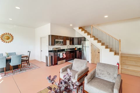 Right on Main Street! Mtn-View Bisbee Hideaway House in Bisbee