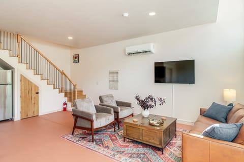 Right on Main Street! Mtn-View Bisbee Hideaway House in Bisbee