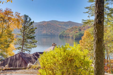 ‘Casa Alcoa’ Mtn-View Apt Over Santeetlah Lake! Apartment in Lake Santeetlah