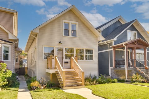 Shop, Dine & Unwind: Oak Park Home w/ Private Yard House in Oak Park