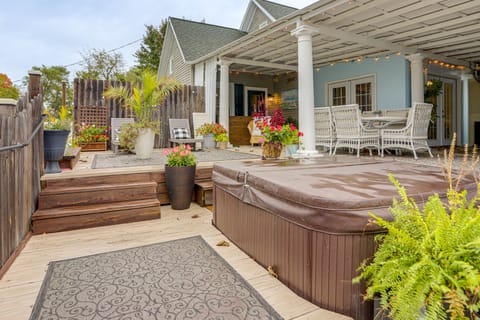 2 Mi to Dtwn: Charming Sandusky Getaway w/ Hot Tub House in Sandusky