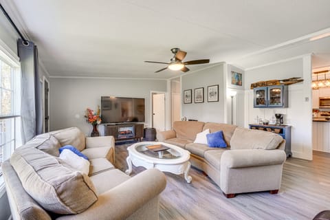 Relax Fireside! Retreat Near Chickamauga Lake House in Tennessee