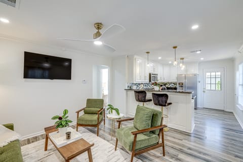 Walk to Cultural District: Fort Worth Home w/ Yard House in Fort Worth