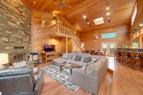 Lake Eufaula Cabin w/ Dock at Nine Marina House in Longtown