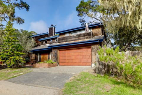 Walk to Trails! Small-Town Hideaway in Cambria House in Cambria