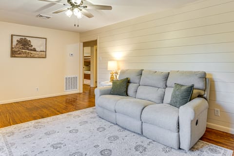 Quiet Country Stay: Modern Home Near Paducah House in Kentucky