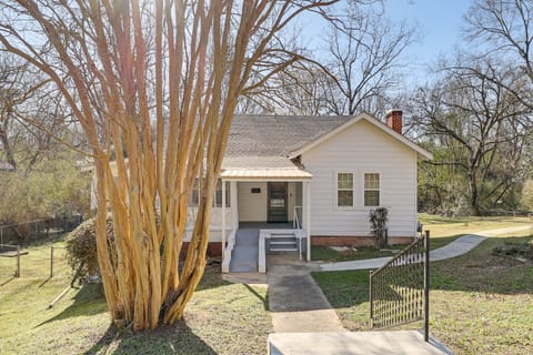 'Doris & Susan's Place' - Historic Tuskegee Home House in Alabama