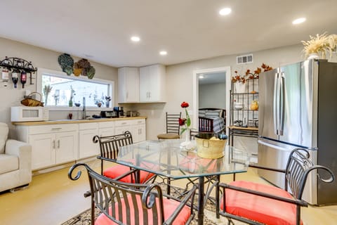 Lakefront Getaway w/ Hot Tub & Yard in OKC! Apartment in Oklahoma City