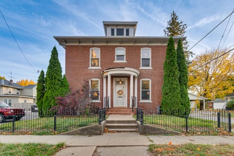 Pet Friendly: Route 66 Library Home! House in Illinois