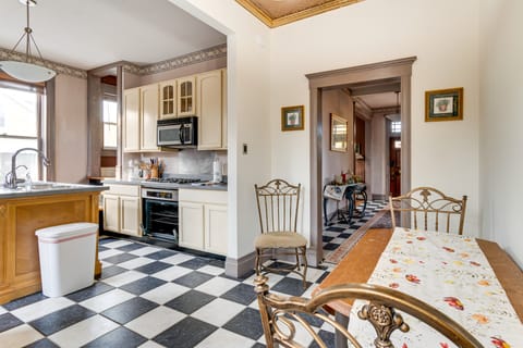 Pet Friendly: Route 66 Library Home! House in Illinois