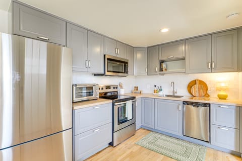 20 Mi to Alta Ski Area: Modern Retreat w/ Yard! Apartment in Millcreek