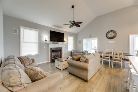 Dock, Pool Access! Waterfront Haven in Ocean City House in Ocean City