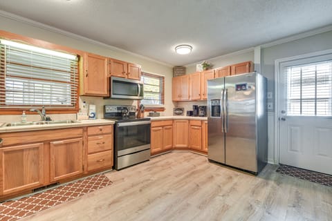 Steps to Sea! Family Getaway in North Myrtle Beach House in North Myrtle Beach