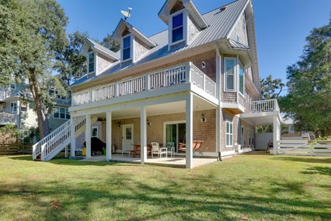 1 Mi to Boardwalk: Carolina Beach Retreat w/ Patio Apartment in Carolina Beach