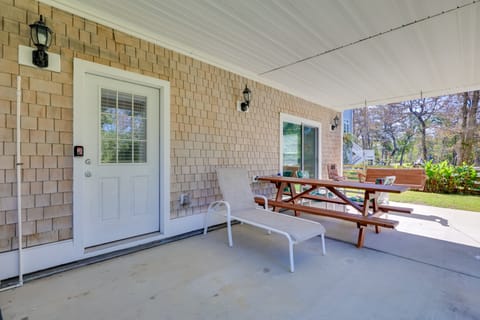 1 Mi to Boardwalk: Carolina Beach Retreat w/ Patio Apartment in Carolina Beach