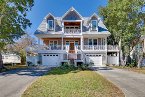 1 Mi to Boardwalk: Carolina Beach Retreat w/ Patio Apartment in Carolina Beach