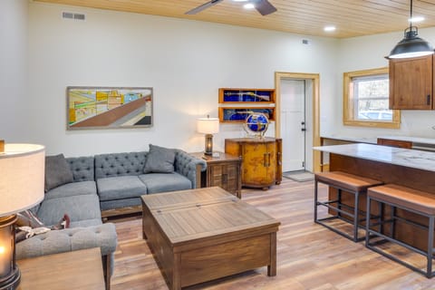 Pets Welcome! Quiet Couple’s Retreat in Lyles House in Tennessee