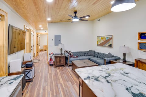 Pets Welcome! Quiet Couple’s Retreat in Lyles House in Tennessee