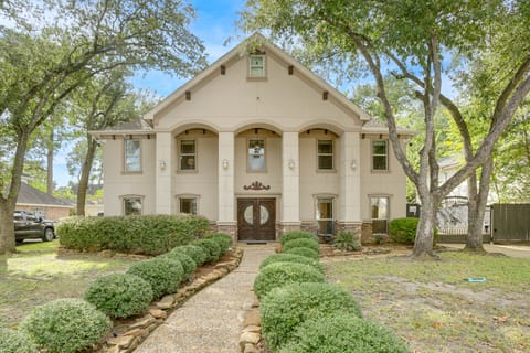 Heated Pool, Hot Tub, Game Room: Houston Group Gem House in Houston