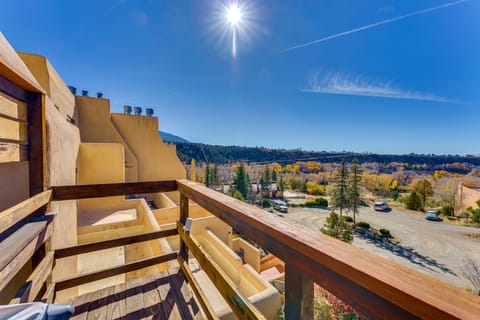 Ski, Hike & Fish! Beautiful Retreat Near Taos Apartment in New Mexico