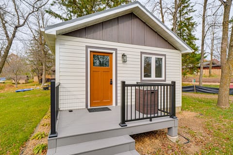 Fish, Swim & Explore! 2-Cabin Camp on Round Lake House in Wisconsin
