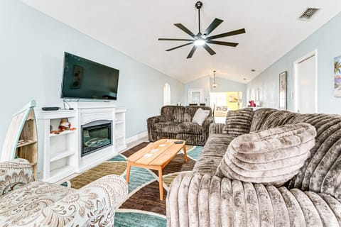 Canal-Front Home w/ Boat Dock & Lanai in Hudson House in Hudson