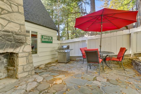Private Dock on Lake Arrowhead! Cozy Mtn Cabin House in Lake Arrowhead