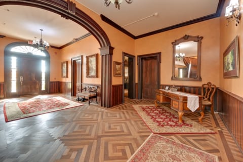 Walk to Golf Course: Spacious Rough River Retreat! House in Kentucky