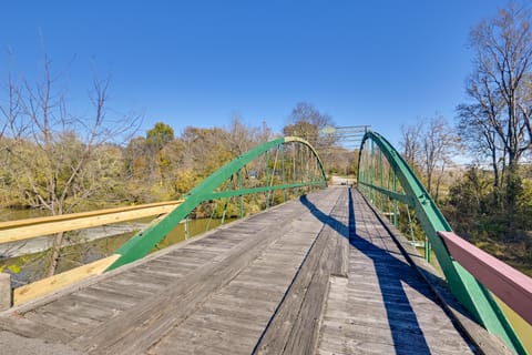 Walk to Golf Course: Spacious Rough River Retreat! House in Kentucky