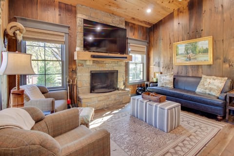 Walk to White River: Cozy Escape w/ Screened Porch House in Cotter