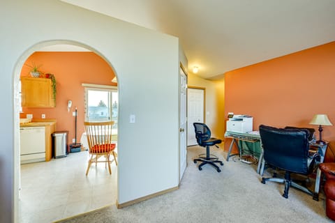 Dog Friendly! Helena Valley Home w/ Mtn Views House in Idaho