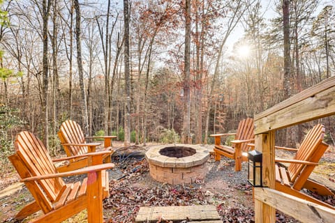 Fish & Hike: Wooded ‘Circle P Cabin’ in Murphy House in Tennessee