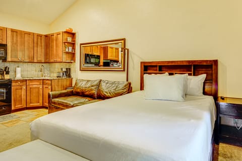 < 2 Mi to Park City Mtn: Studio w/ Hot Tub Access Apartment in Park City