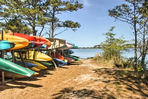 Theater Room & Deck at Massive Salt Pond Home! House in Ocean View