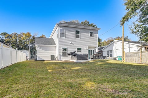 Hot Tub + Fire Pit: Home Near Dtwn Little River! House in Little River