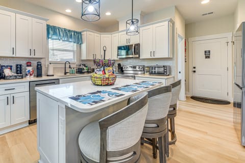 Hot Tub + Fire Pit: Home Near Dtwn Little River! House in Little River