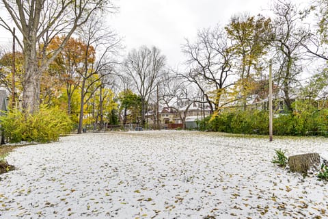 Pet Friendly: Walk to Park & Cafe Apartment in Indianapolis