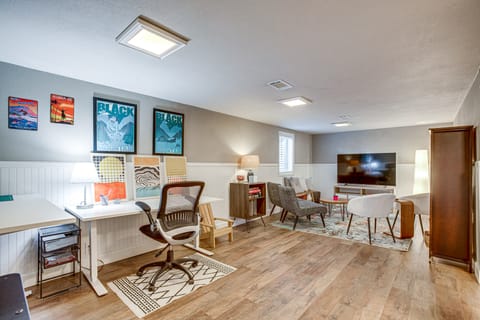 Easy I-25 Access! Vibrant North Denver Home House in Thornton