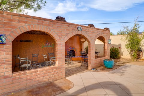 Resort-Style Backyard & Pool: Luxe Tucson Home House in Casas Adobes