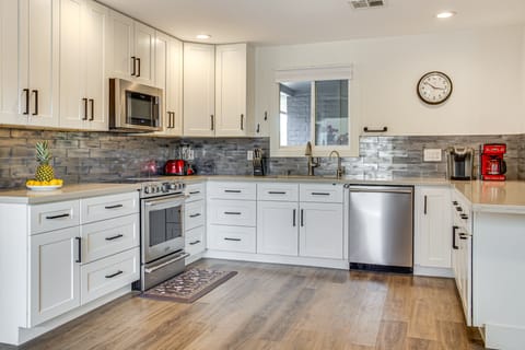 2 Mi to ASU: Spacious Family Home w/ Patio! House in Tempe